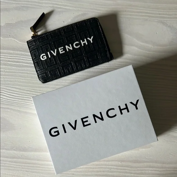 SOLD🌸 Givenchy Textured Card Holder Zippy Wallet - Picture 3 of 12